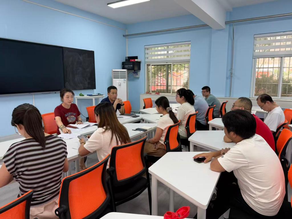 英国上市公司365召开6月份班主任工作例会